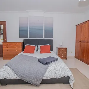 Homestay Charming Private In An A2 Penha -, Faro